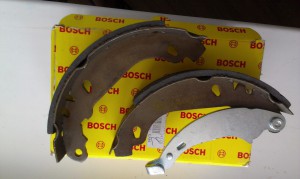 Задние тормозные колодки Bosch на коробке